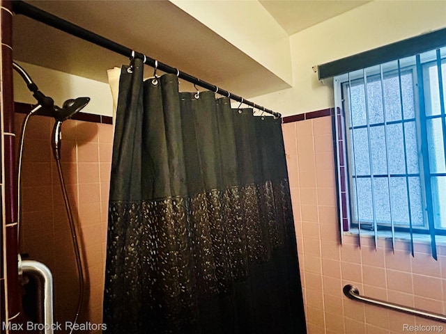 20236 Spencer St, Detroit, MI 48234 - full bath with curtained shower and tile walls
