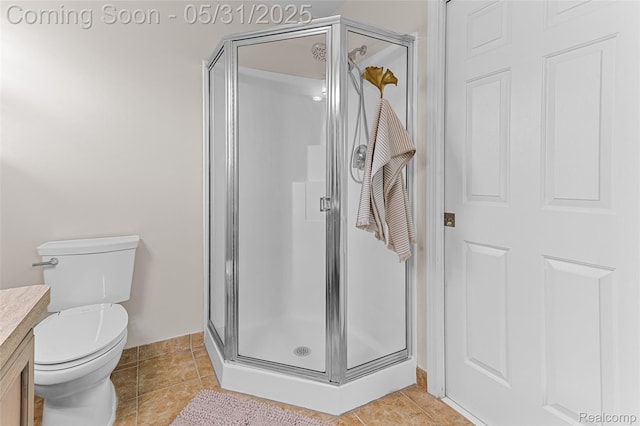 21106 Collingham Ave, Farmington Hills, MI 48336 - full bath with a shower stall, vanity, and toilet