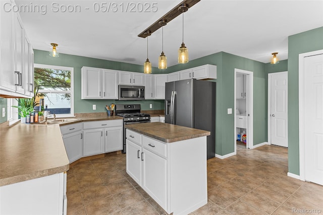 21106 Collingham Ave, Farmington Hills, MI 48336 - kitchen featuring stainless steel appliances, white cabinets, a sink, a kitchen island, and baseboards