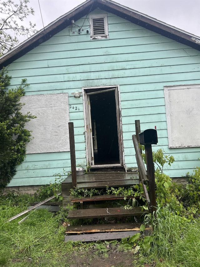 2421 Collngwood Ave, Saginaw, MI 48601 - view of doorway to property
