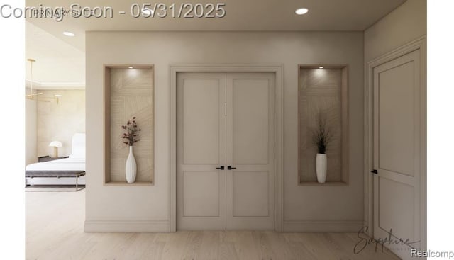2717 Turtle Shores Dr, Bloomfield Hills, MI 48302 - hallway featuring wood finished floors, baseboards, and recessed lighting