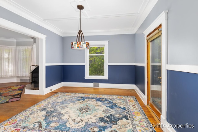331 Carlton Ave SE, Grand Rapids, MI 49506 - dining area with wood finished floors, baseboards, and crown molding