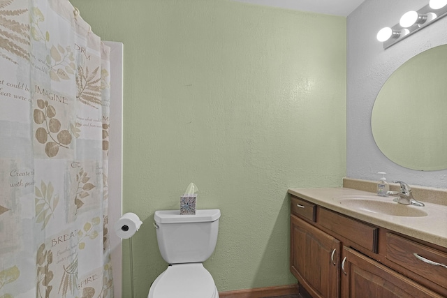 3272 Cambridge St SE, Grand Rapids, MI 49512 - full bathroom with vanity, toilet, and a shower with shower curtain