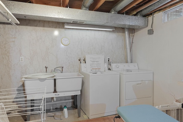 3272 Cambridge St SE, Grand Rapids, MI 49512 - washroom with washer and clothes dryer