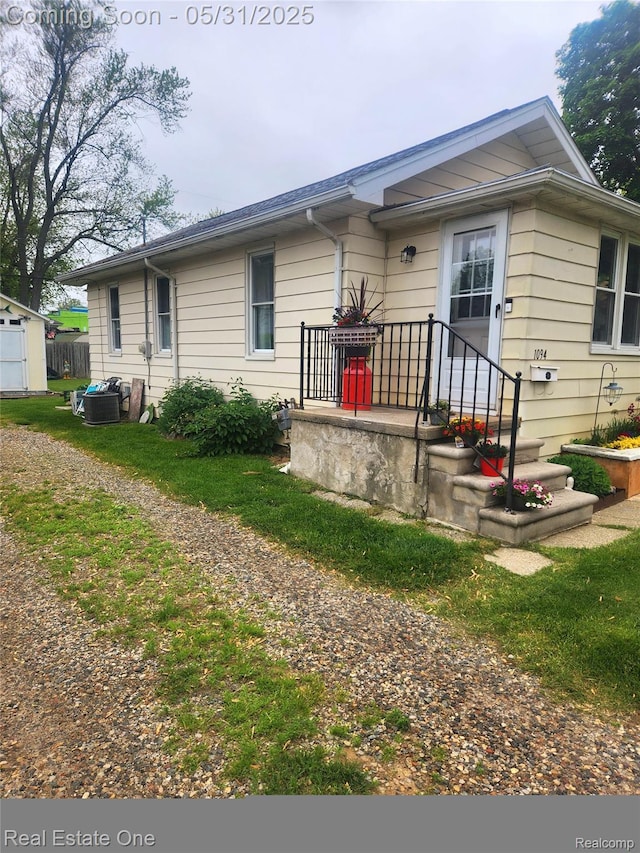 1094 Lakeview St, Waterford, MI 48328 - photo 3