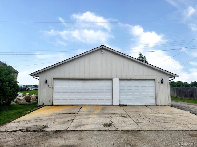 4390 Cass Elizabeth Rd, Waterford, MI 48328 - view of detached garage