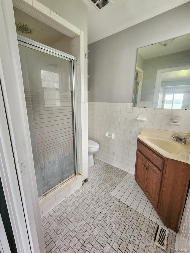 4390 Cass Elizabeth Rd, Waterford, MI 48328 - full bathroom featuring vanity, tile walls, a stall shower, and wainscoting