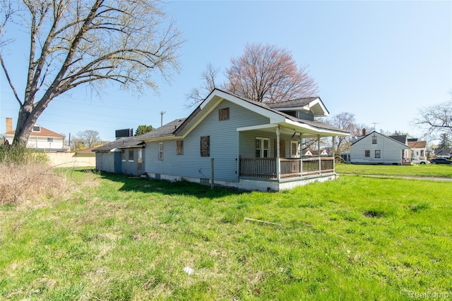 600 Alameda St, Highland Park, MI 48203 - back of property featuring a porch and a yard