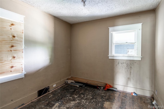 600 Alameda St, Highland Park, MI 48203 - spare room featuring a textured ceiling and wood finished floors