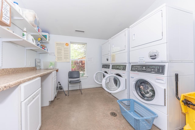 500 Little Lake Dr # 1, Ann Arbor, MI 48103 - community laundry with stacked washer / dryer and washer and clothes dryer