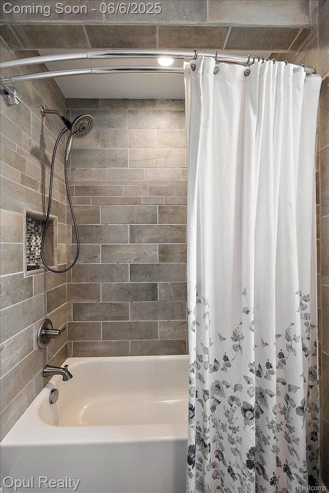 716 Magnolia Ave, Royal Oak, MI 48073 - bathroom featuring shower / tub combo