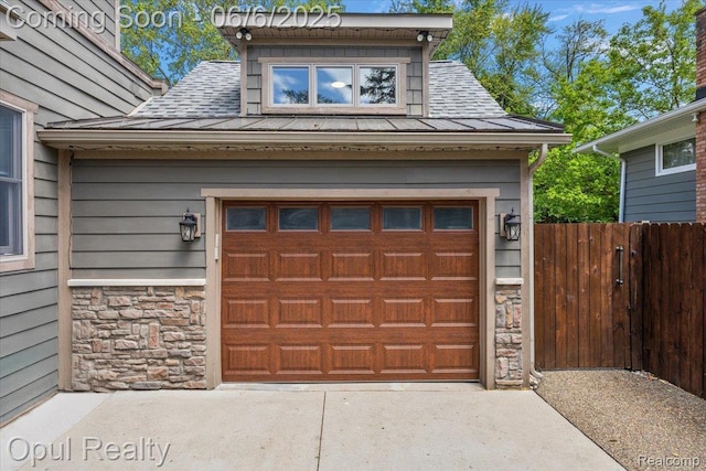 716 Magnolia Ave, Royal Oak, MI 48073 - garage featuring driveway
