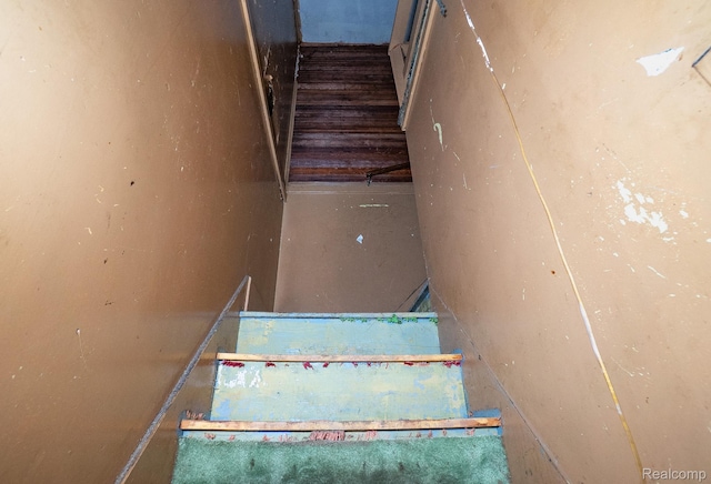 12151 Corbett St, Detroit, MI 48213 - view of staircase