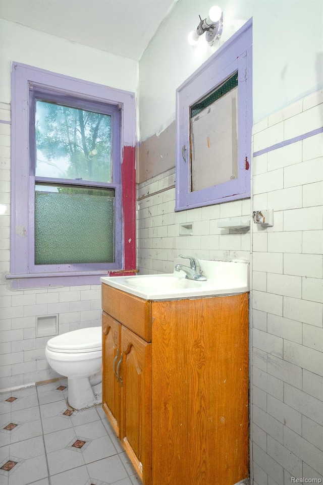 12151 Corbett St, Detroit, MI 48213 - half bath featuring tile walls, vanity, and tile patterned flooring