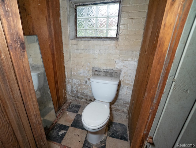 12151 Corbett St, Detroit, MI 48213 - bathroom featuring toilet
