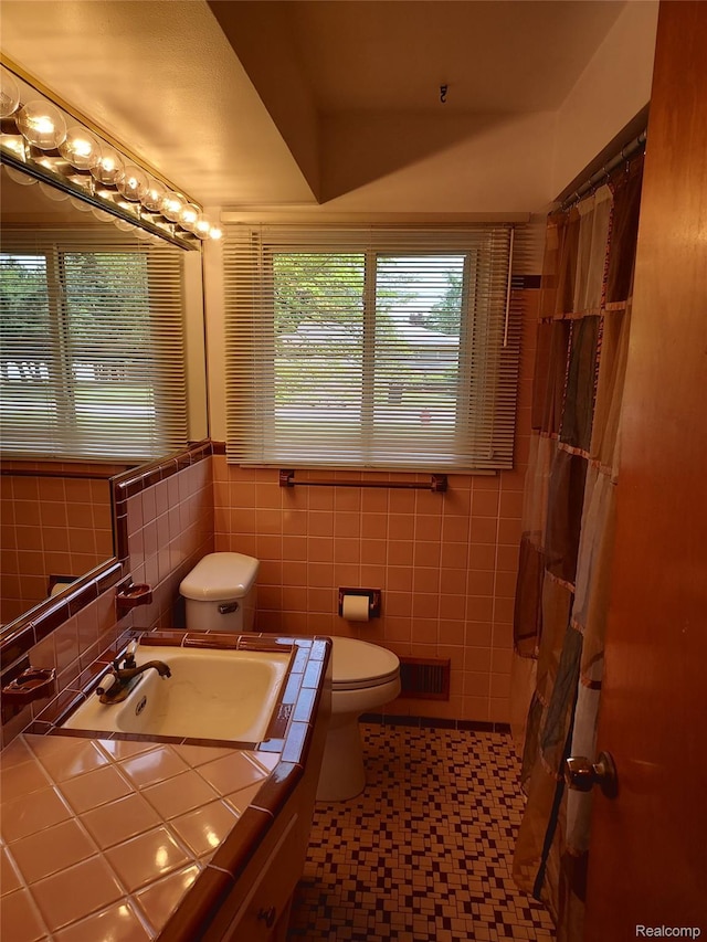 24781 Larkins St, Southfield, MI 48033 - full bath with toilet, tile walls, vanity, and tile patterned floors