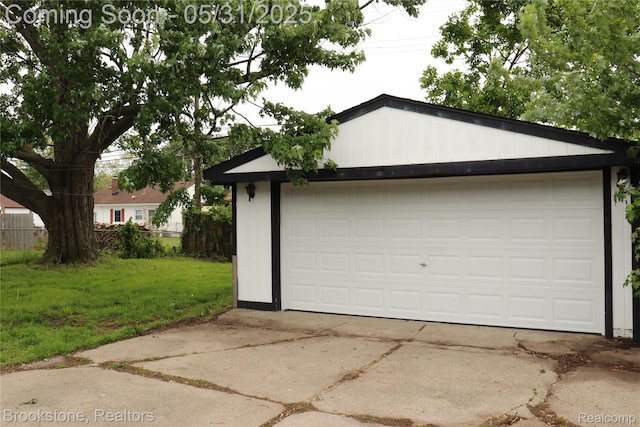 27261 Academy St, Roseville, MI 48066 - view of detached garage