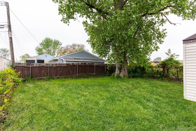 28399 Felician St, Roseville, MI 48066 - view of yard