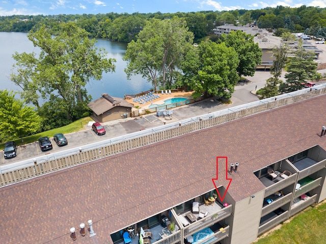 824 Cliffs Dr E Unit 304, Ypsilanti, MI 48198 - aerial overview of property's location featuring a nearby body of water and property boundaries highlighted