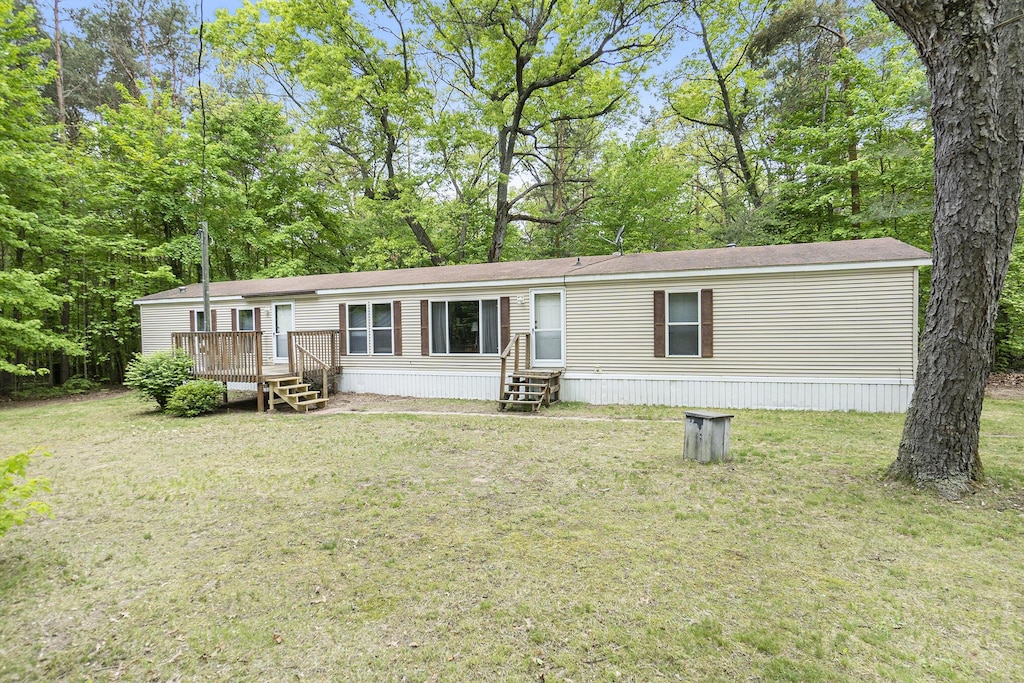 17101 W Howard City Edmore Rd, Howard City, MI 49329 - rear view of house featuring entry steps, a yard, and a deck