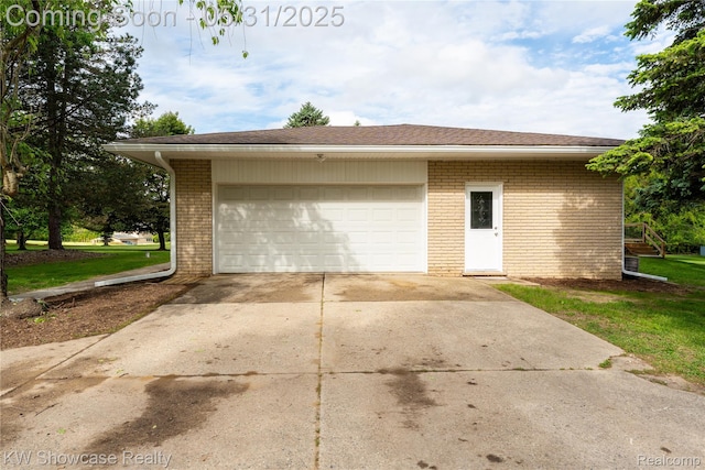 12225 Jeffers Ln, Fenton, MI 48430 - garage featuring concrete driveway