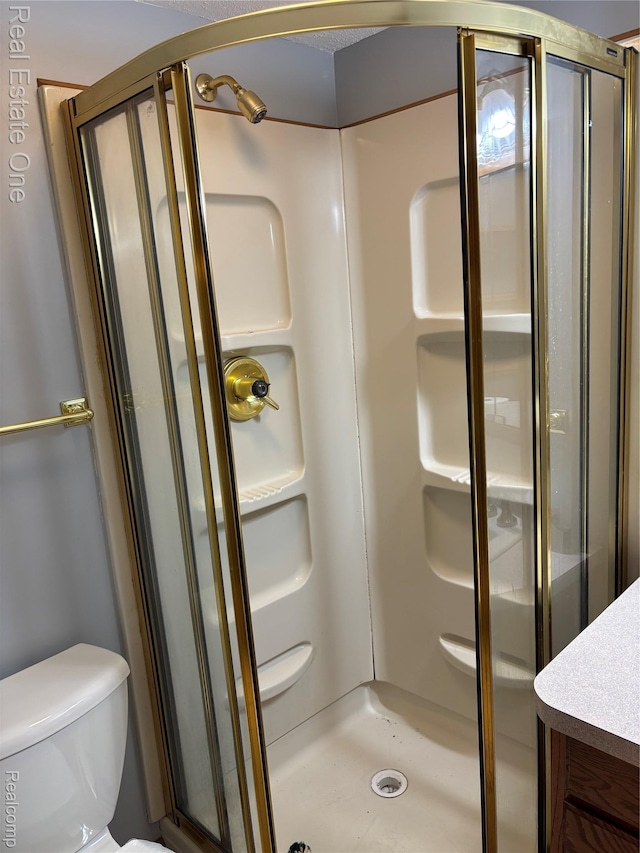 109 W Kennett Rd, Pontiac, MI 48340 - full bathroom featuring toilet and a stall shower