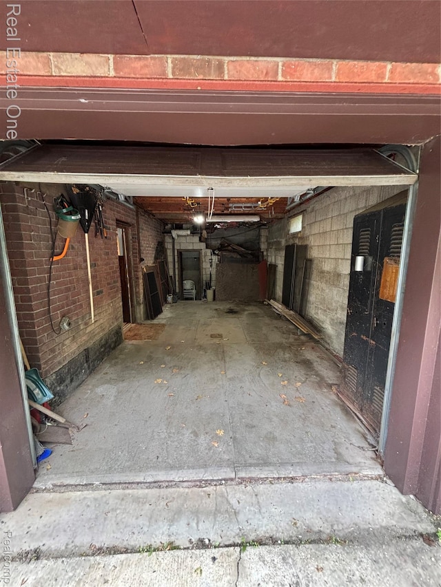 109 W Kennett Rd, Pontiac, MI 48340 - view of garage
