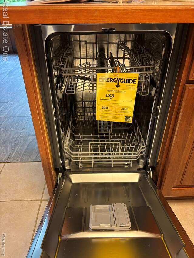 109 W Kennett Rd, Pontiac, MI 48340 - kitchen view of dishwashing machine