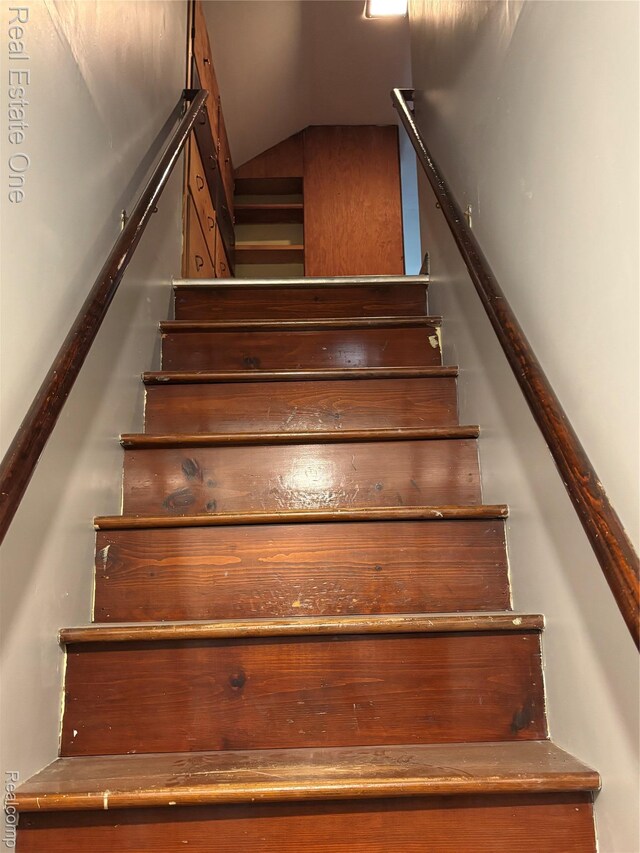 109 W Kennett Rd, Pontiac, MI 48340 - staircase featuring lofted ceiling