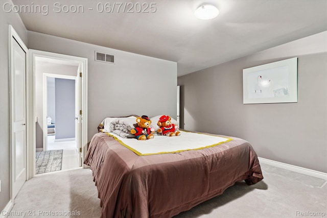 6642 Carlyle Ct, West Bloomfield, MI 48322 - carpeted bedroom featuring baseboards