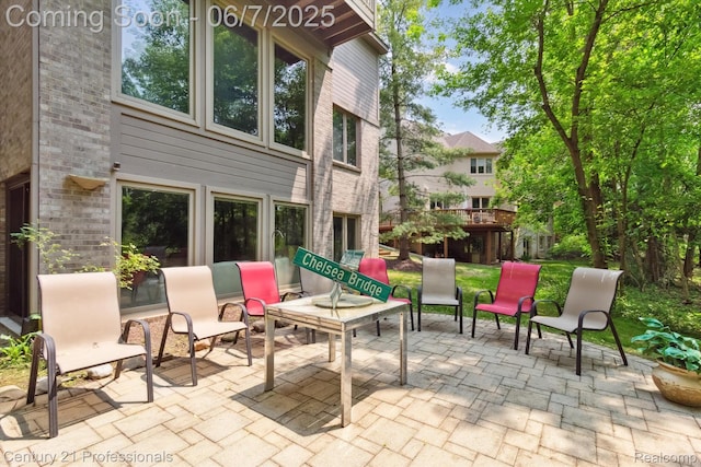 6642 Carlyle Ct, West Bloomfield, MI 48322 - view of patio / terrace