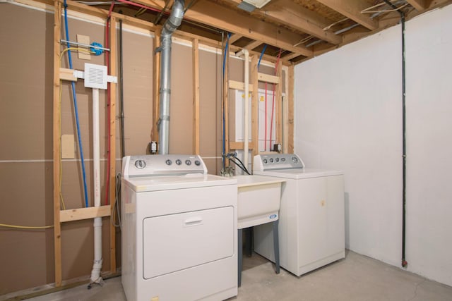 81 Skyline Cir NW, Grand Rapids, MI 49504 - washroom featuring washer and clothes dryer