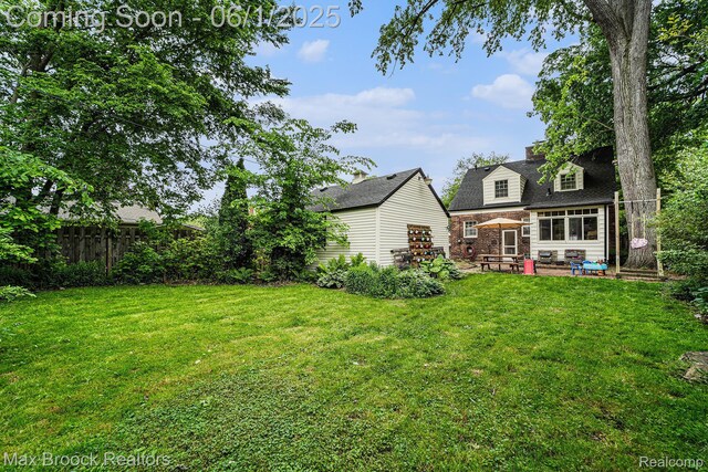 1312 Catalpa Dr, Royal Oak, MI 48067 - view of yard with a patio