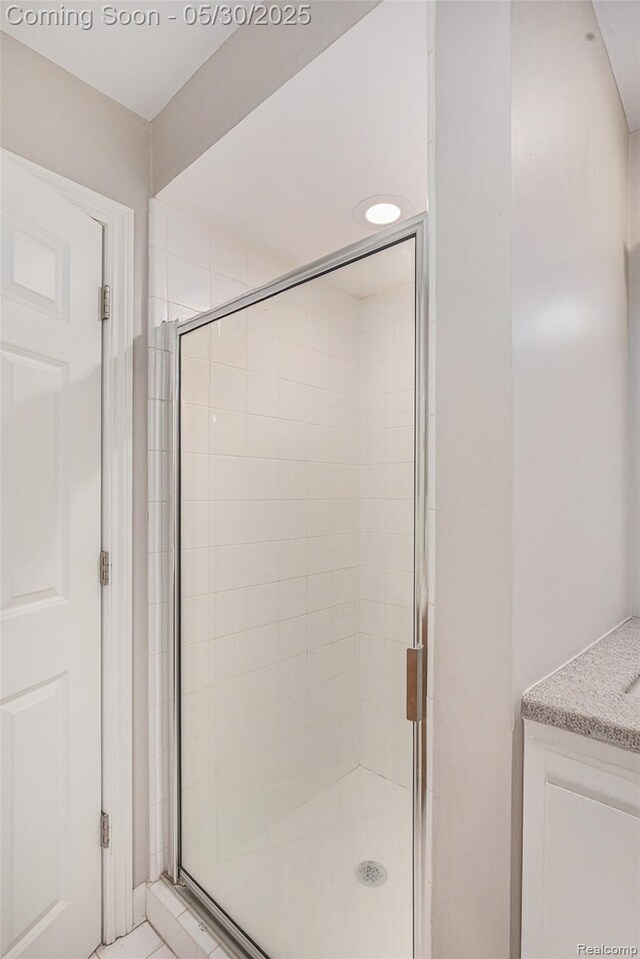 846 Majestic, Rochester, MI 48306 - full bath with a shower stall and vanity