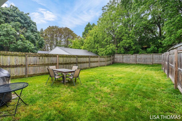 639 College Ave NE, Grand Rapids, MI 49503 - view of yard