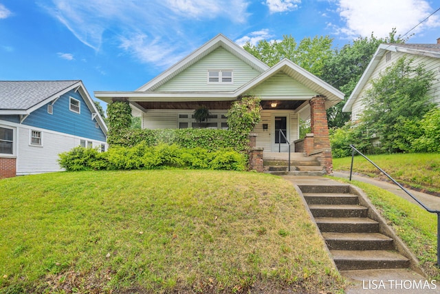 639 College Ave NE, Grand Rapids, MI 49503 - bungalow featuring a porch and a front lawn