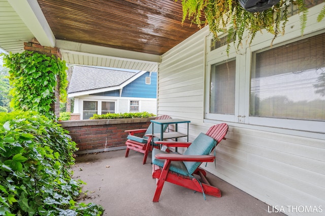 639 College Ave NE, Grand Rapids, MI 49503 - view of patio / terrace