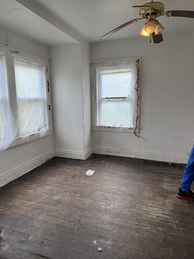 1101 W Rankin St, Flint, MI 48504 - unfurnished room with wood finished floors, baseboards, and ceiling fan