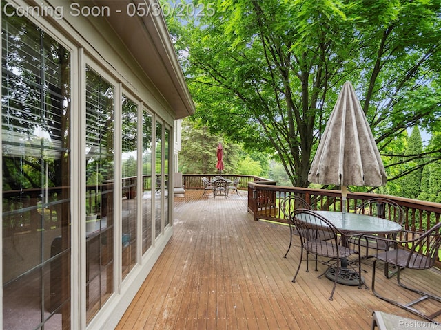 1552 Pebble Creek Dr, Rochester, MI 48307 - wooden deck with outdoor dining space
