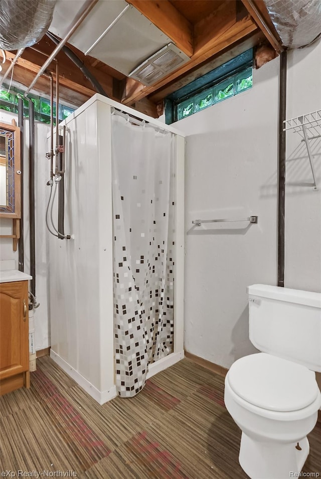 37923 Howell St, Livonia, MI 48154 - bathroom with a shower with shower curtain, toilet, baseboards, and plenty of natural light