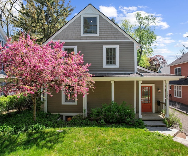 1015 Lincoln Ave, Ann Arbor, MI 48104 - view of front facade featuring a porch and a front yard