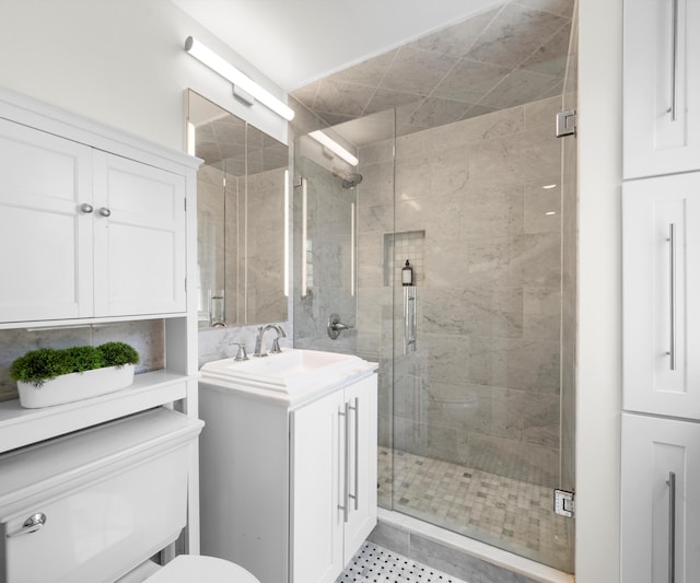 1015 Lincoln Ave, Ann Arbor, MI 48104 - full bathroom with toilet, a stall shower, and vanity