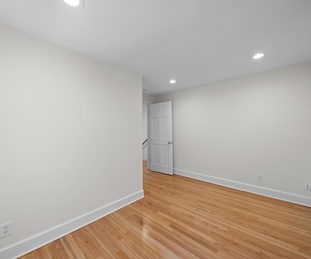 1015 Lincoln Ave, Ann Arbor, MI 48104 - empty room with baseboards, light wood-type flooring, and recessed lighting