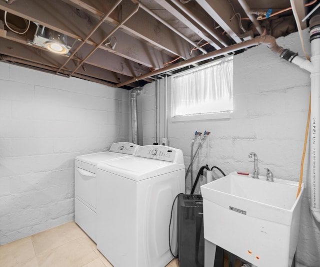 1015 Lincoln Ave, Ann Arbor, MI 48104 - laundry area with washer and clothes dryer