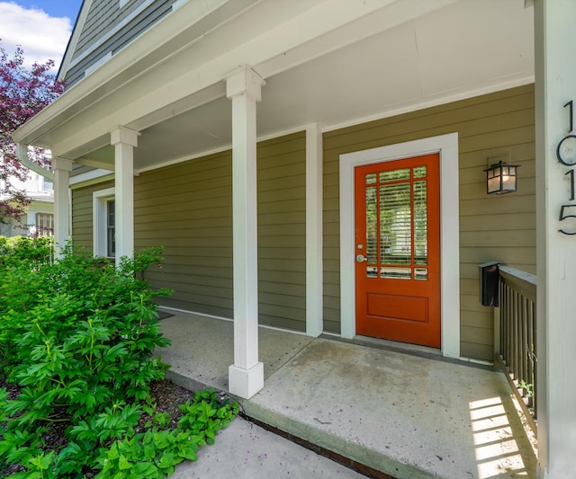 1015 Lincoln Ave, Ann Arbor, MI 48104 - view of exterior entry featuring a porch