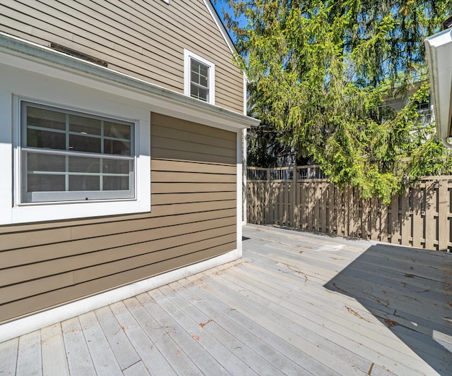 1015 Lincoln Ave, Ann Arbor, MI 48104 - view of wooden terrace
