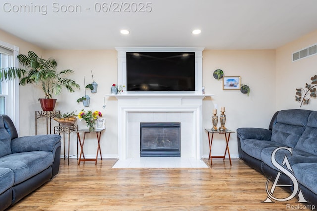 6420 Crestview Dr, Holly, MI 48442 - living area featuring wood finished floors, a fireplace, recessed lighting, and baseboards