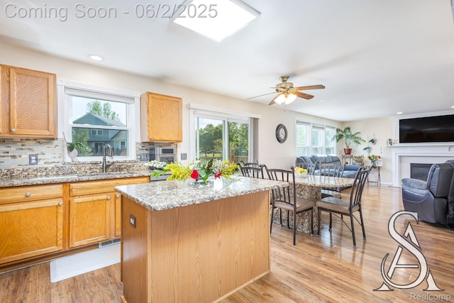 6420 Crestview Dr, Holly, MI 48442 - kitchen with open floor plan, a ceiling fan, light wood finished floors, backsplash, and recessed lighting