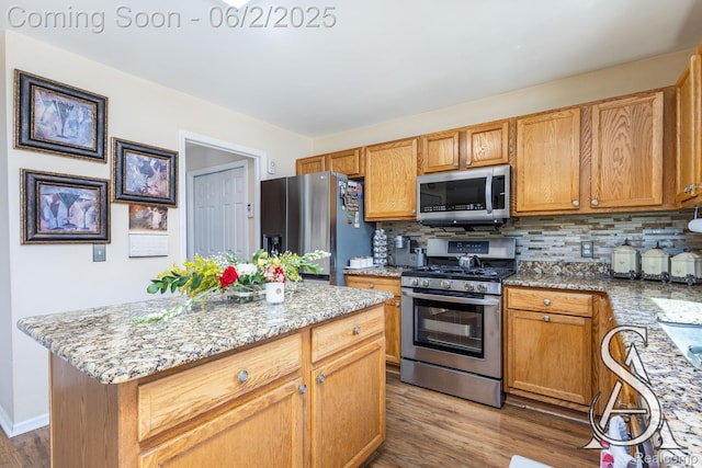 6420 Crestview Dr, Holly, MI 48442 - kitchen with stainless steel appliances, backsplash, wood finished floors, and light stone countertops