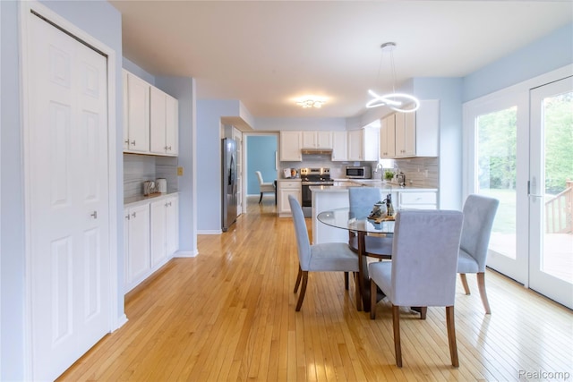 2864 Mystic Dr, Ann Arbor, MI 48103 - dining area featuring light wood-type flooring, baseboards, and a chandelier